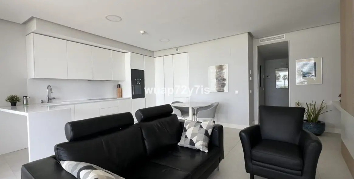 Sale of middle floor apartment in Estepona 8