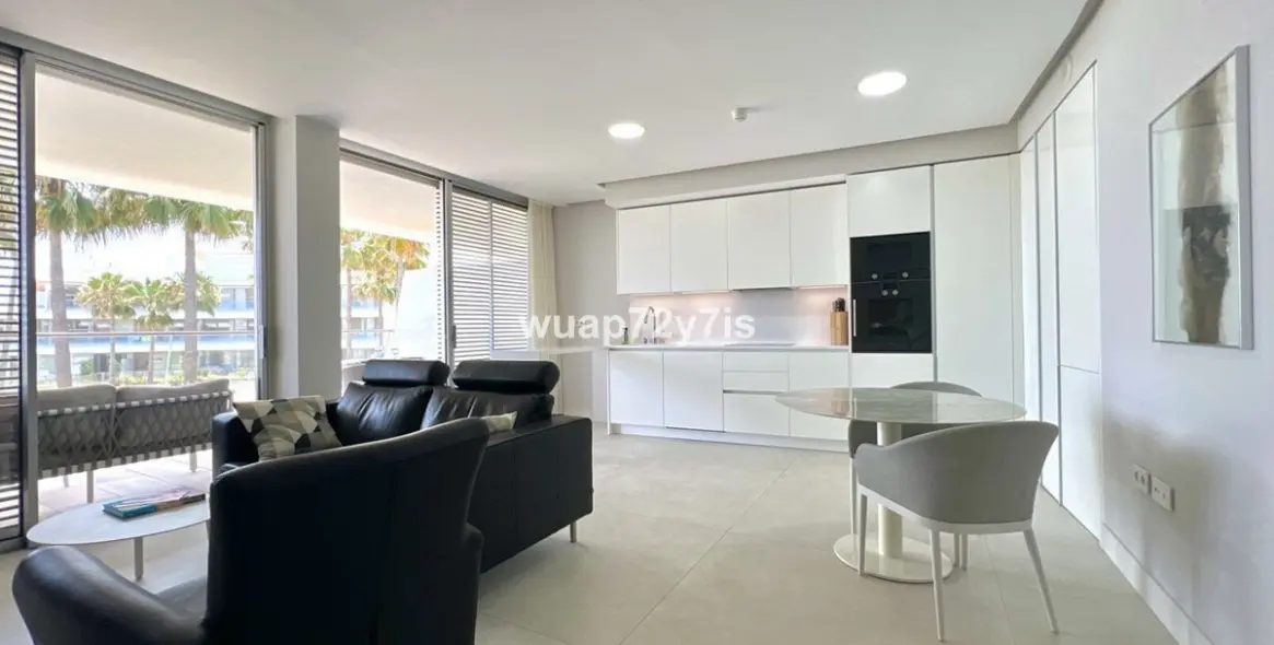 Sale of middle floor apartment in Estepona 10