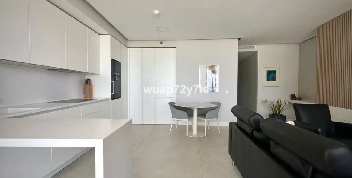 Sale of middle floor apartment in Estepona 12