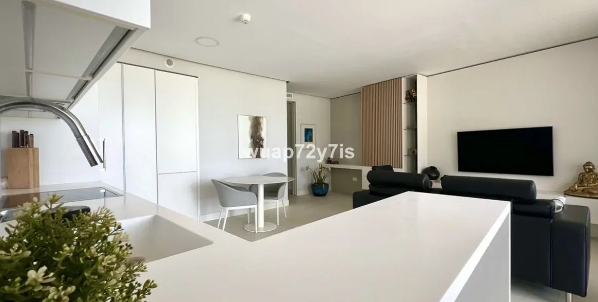 Sale of middle floor apartment in Estepona 13