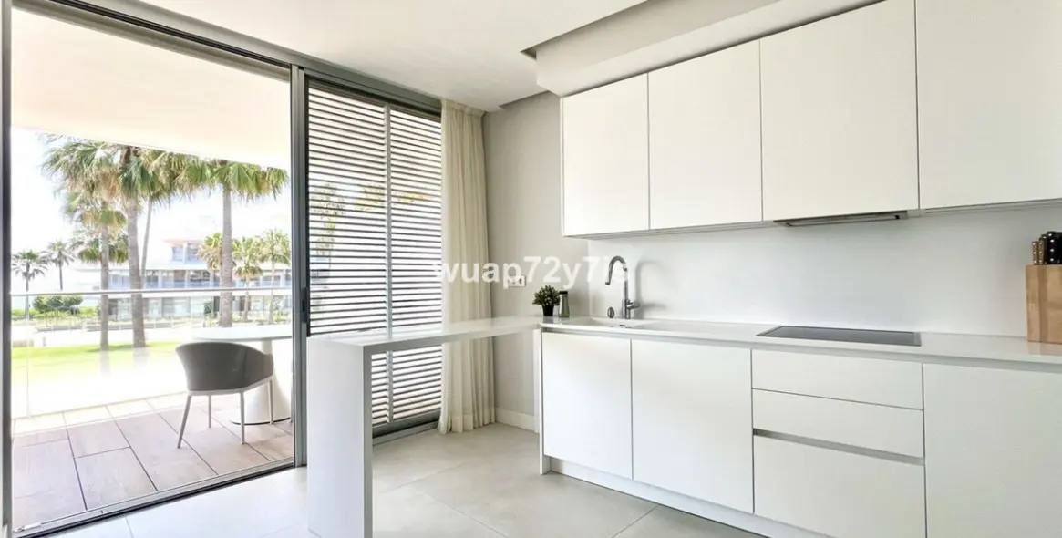 Sale of middle floor apartment in Estepona 14