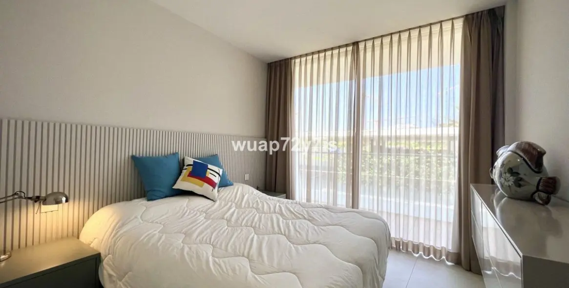 Sale of middle floor apartment in Estepona 16