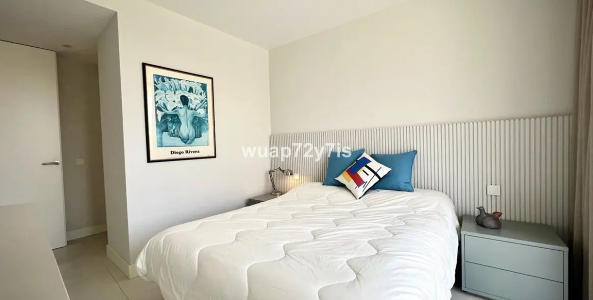 Sale of middle floor apartment in Estepona 17