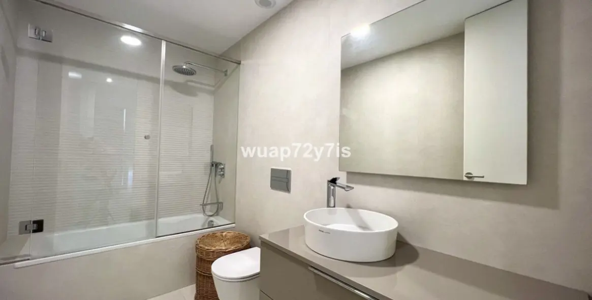 Sale of middle floor apartment in Estepona 19