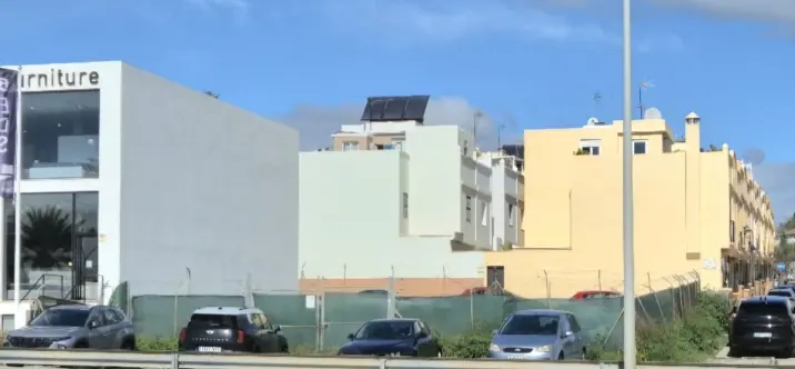 Venta de parcela residencial en Cancelada 4