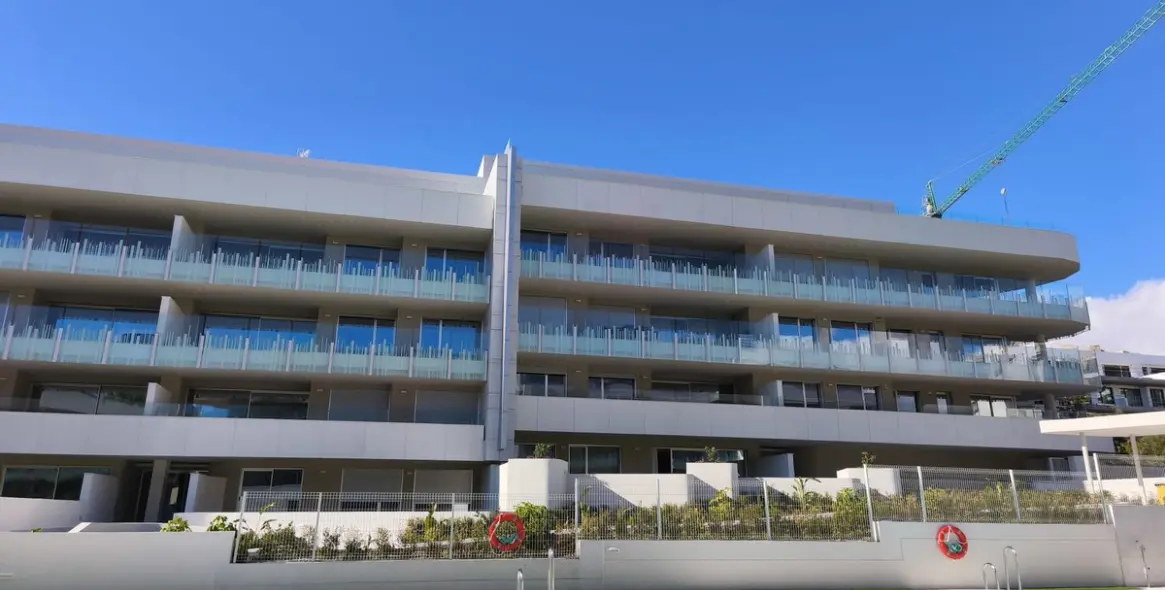 Sale of middle floor apartment in San Pedro de Alcántara 2