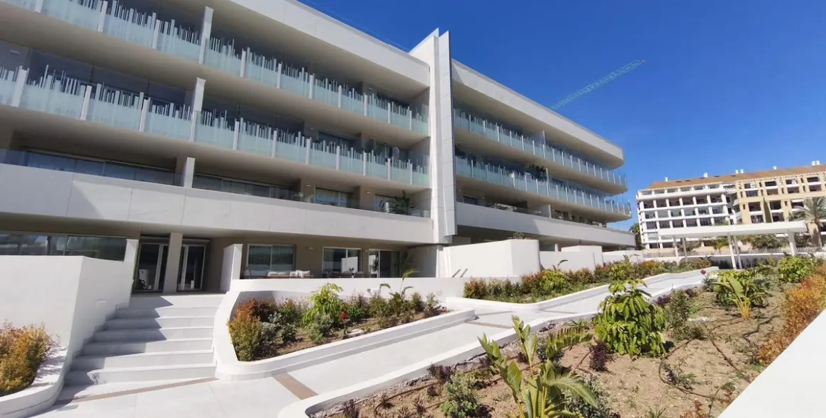 Sale of middle floor apartment in San Pedro de Alcántara 22