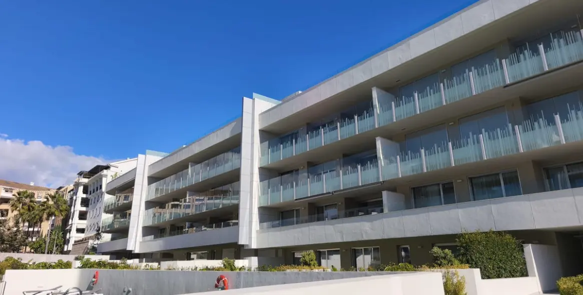 Sale of middle floor apartment in San Pedro de Alcántara 24