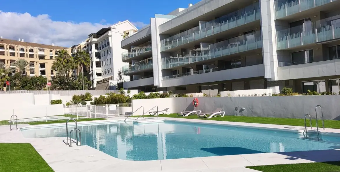 Sale of middle floor apartment in San Pedro de Alcántara 27