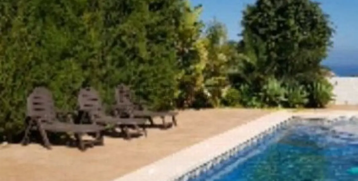 Sale of detached villa in El Pinillo 7