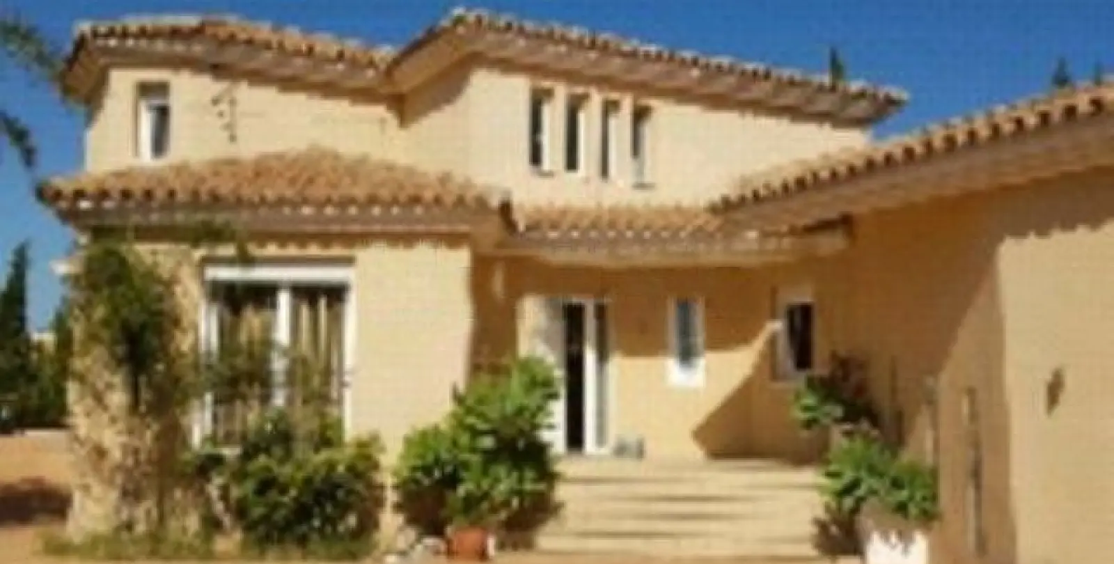 Sale of detached villa in El Pinillo 1
