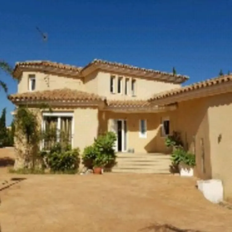 Sale of detached villa in El Pinillo