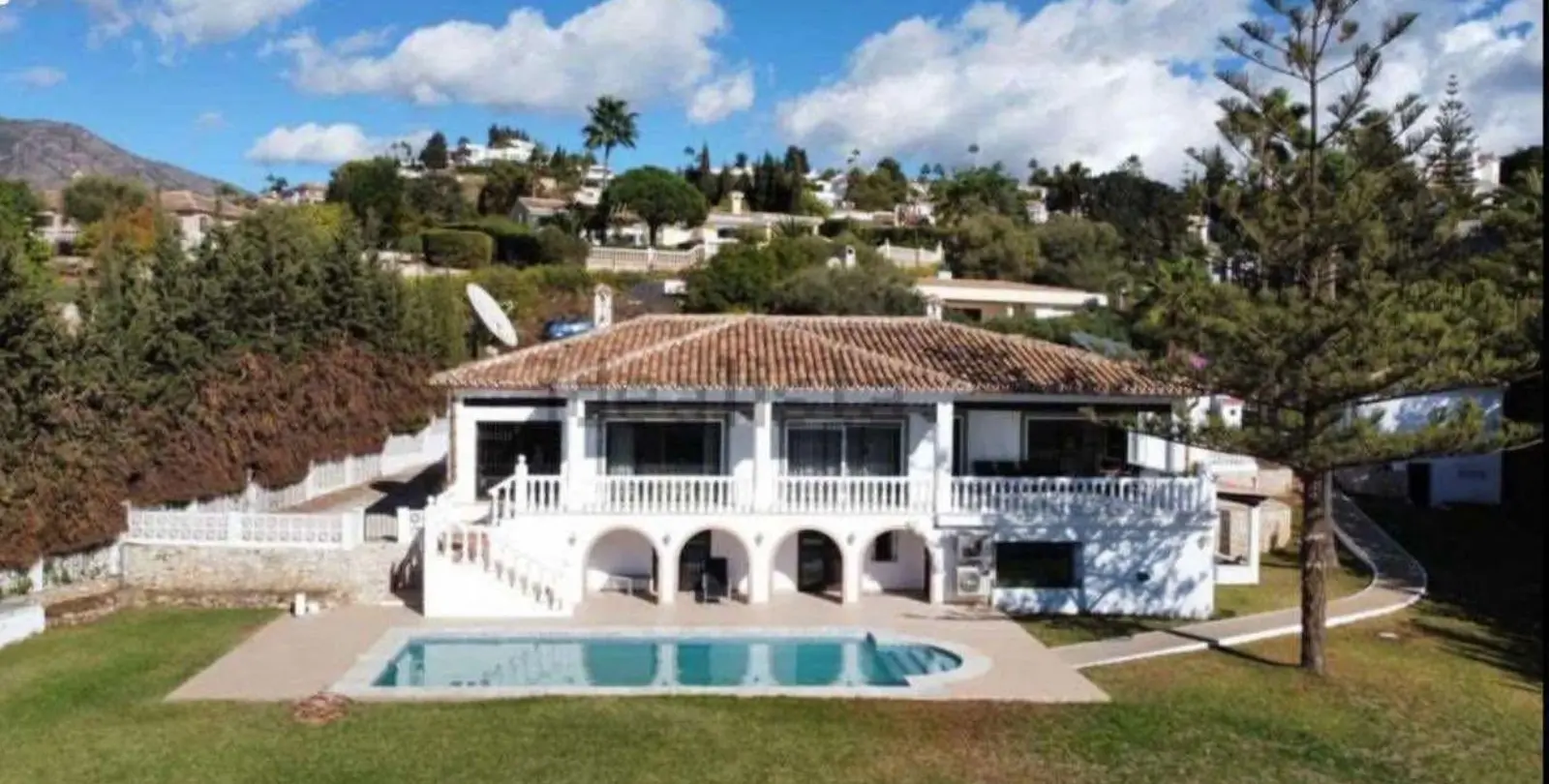 Sale of detached villa in Mijas 1