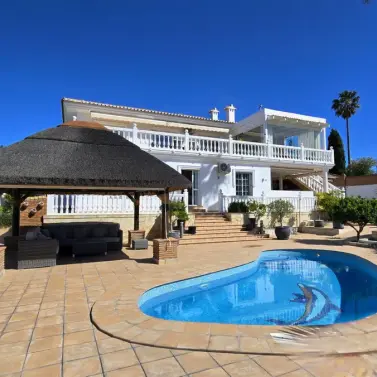 Продажа  отдельно стоящей виллы в Cerros del Aguila