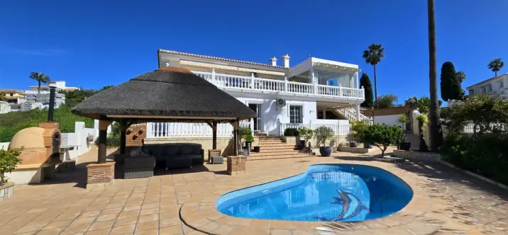 Продажа  отдельно стоящей виллы в Cerros del Aguila 1