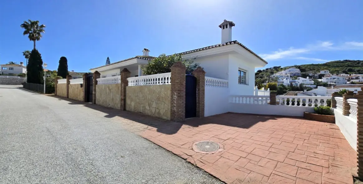 Продажа  отдельно стоящей виллы в Cerros del Aguila 6