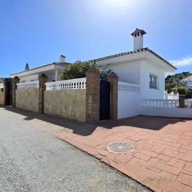 Продажа  отдельно стоящей виллы в Cerros del Aguila