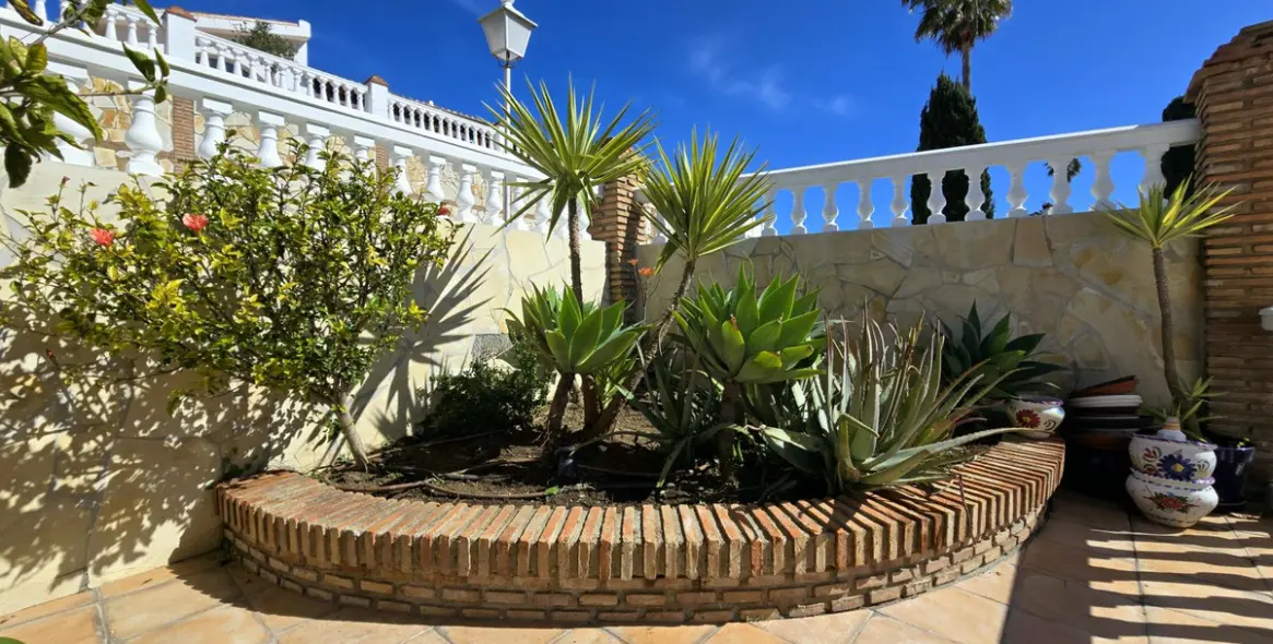 Продажа  отдельно стоящей виллы в Cerros del Aguila 10