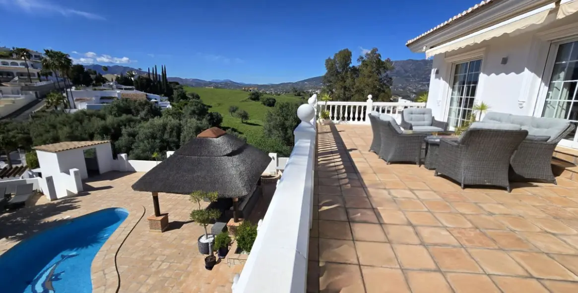 Продажа  отдельно стоящей виллы в Cerros del Aguila 12