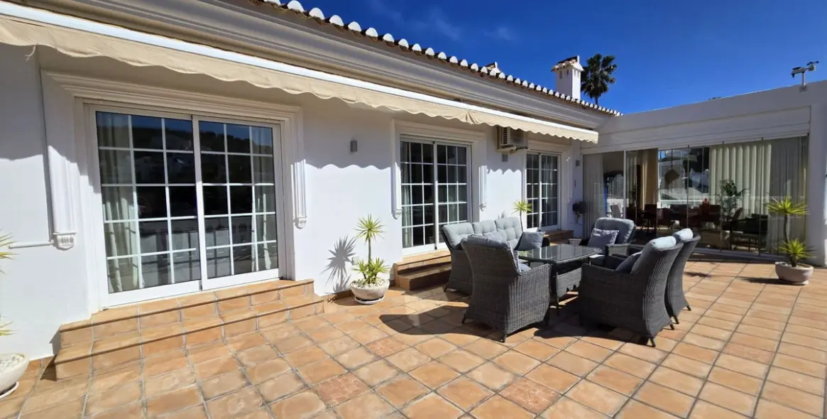 Продажа  отдельно стоящей виллы в Cerros del Aguila 13