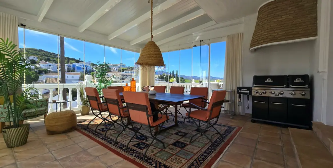 Продажа  отдельно стоящей виллы в Cerros del Aguila 16