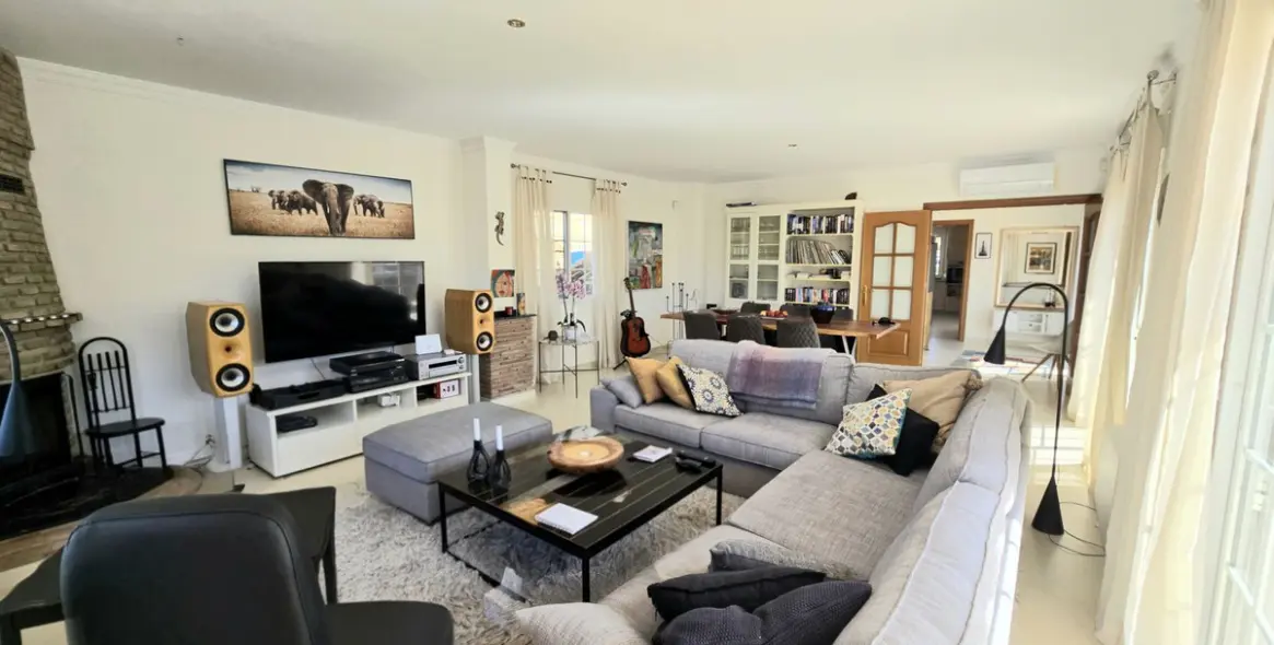 Продажа  отдельно стоящей виллы в Cerros del Aguila 18