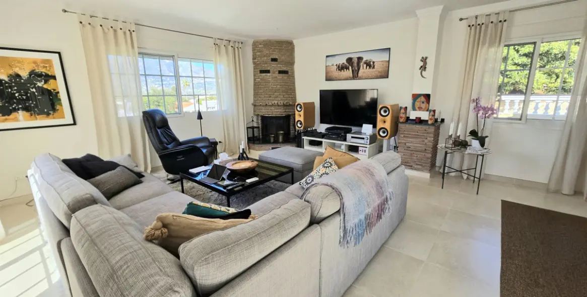 Продажа  отдельно стоящей виллы в Cerros del Aguila 19