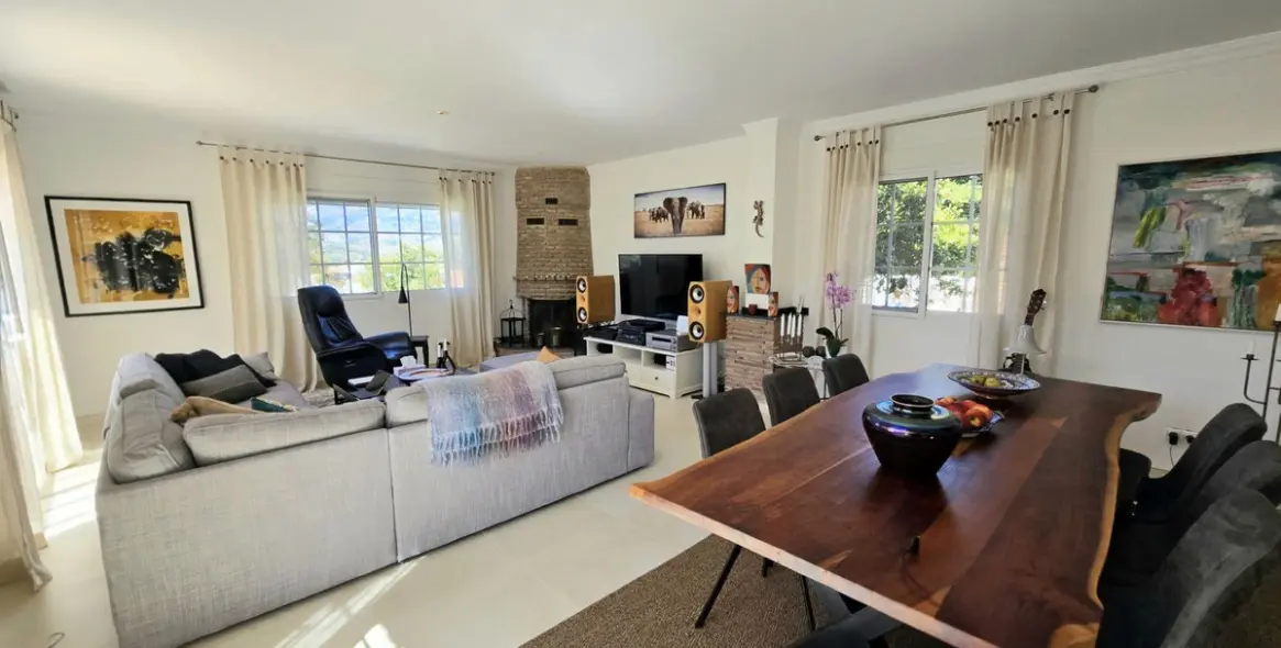 Продажа  отдельно стоящей виллы в Cerros del Aguila 20