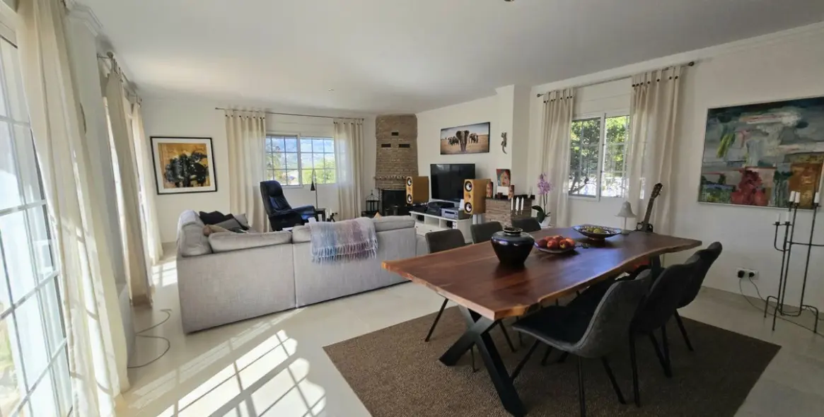 Продажа  отдельно стоящей виллы в Cerros del Aguila 21