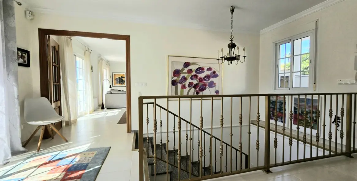 Продажа  отдельно стоящей виллы в Cerros del Aguila 22