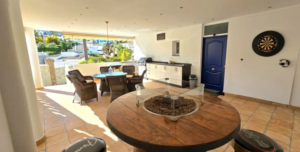 Продажа  отдельно стоящей виллы в Cerros del Aguila 25