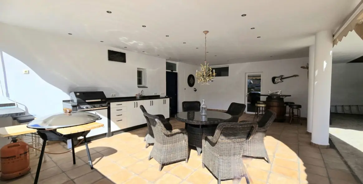 Продажа  отдельно стоящей виллы в Cerros del Aguila 27