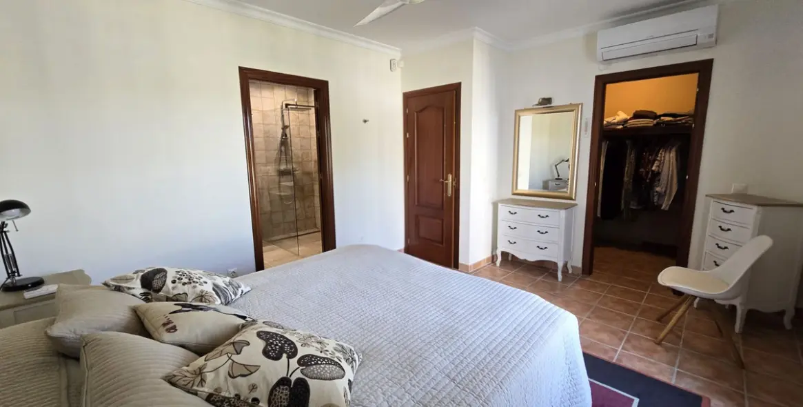 Продажа  отдельно стоящей виллы в Cerros del Aguila 31