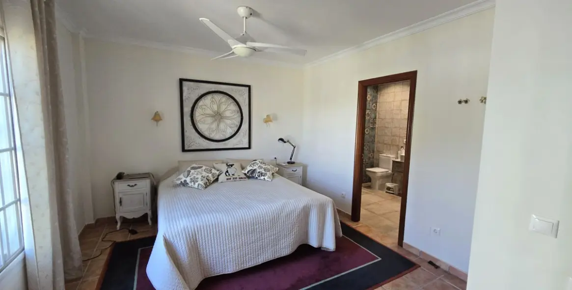 Продажа  отдельно стоящей виллы в Cerros del Aguila 36