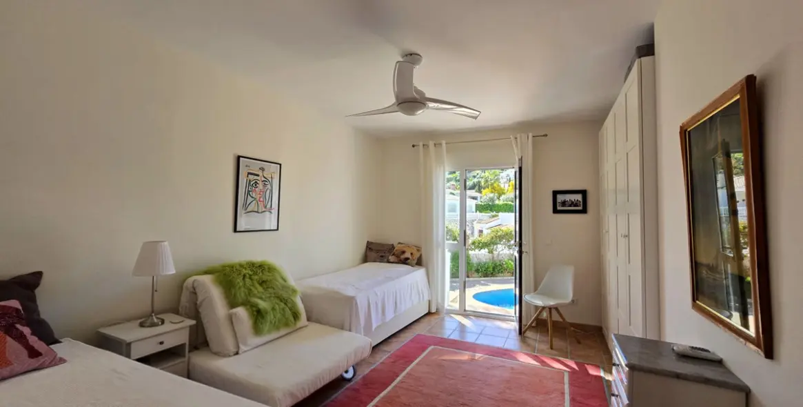 Продажа  отдельно стоящей виллы в Cerros del Aguila 41