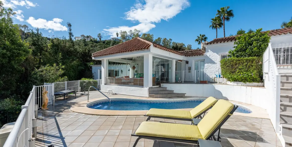 Продажа  отдельно стоящей виллы в Benahavís 1