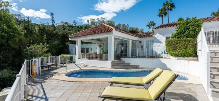 Продажа  отдельно стоящей виллы в Benahavís 0