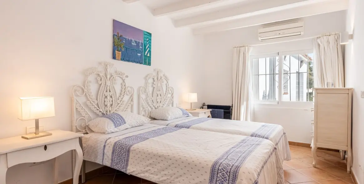 Продажа  отдельно стоящей виллы в Benahavís 19