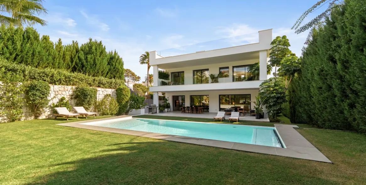 Продажа  отдельно стоящей виллы в Nueva Andalucía 2