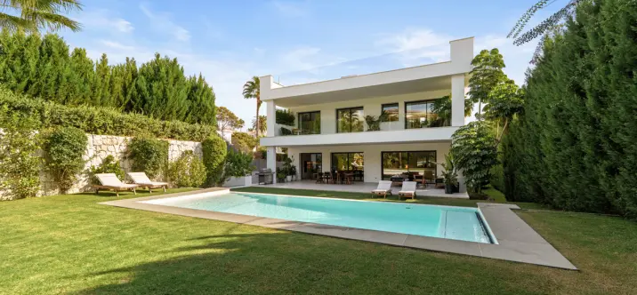 Продажа  отдельно стоящей виллы в Nueva Andalucía 1