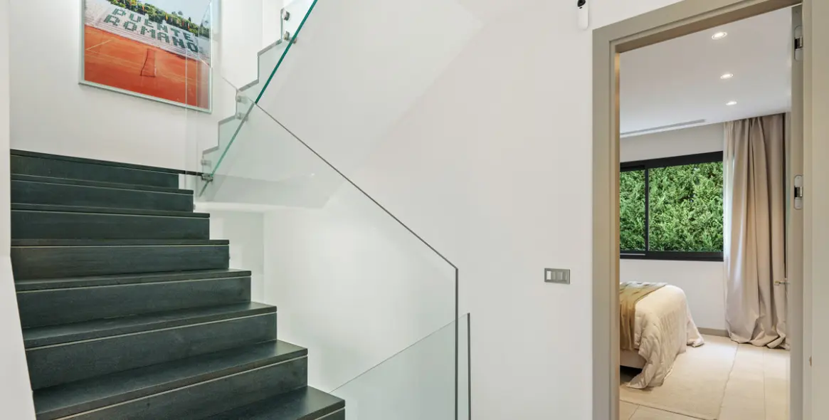 Продажа  отдельно стоящей виллы в Nueva Andalucía 9