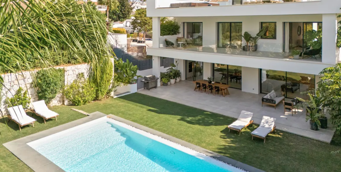 Продажа  отдельно стоящей виллы в Nueva Andalucía 43
