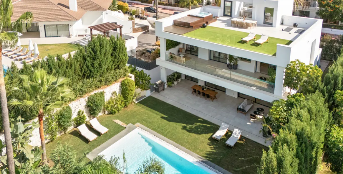 Продажа  отдельно стоящей виллы в Nueva Andalucía 44