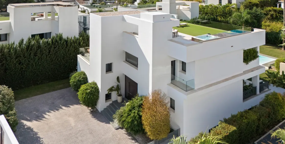 Продажа  отдельно стоящей виллы в Nueva Andalucía 45