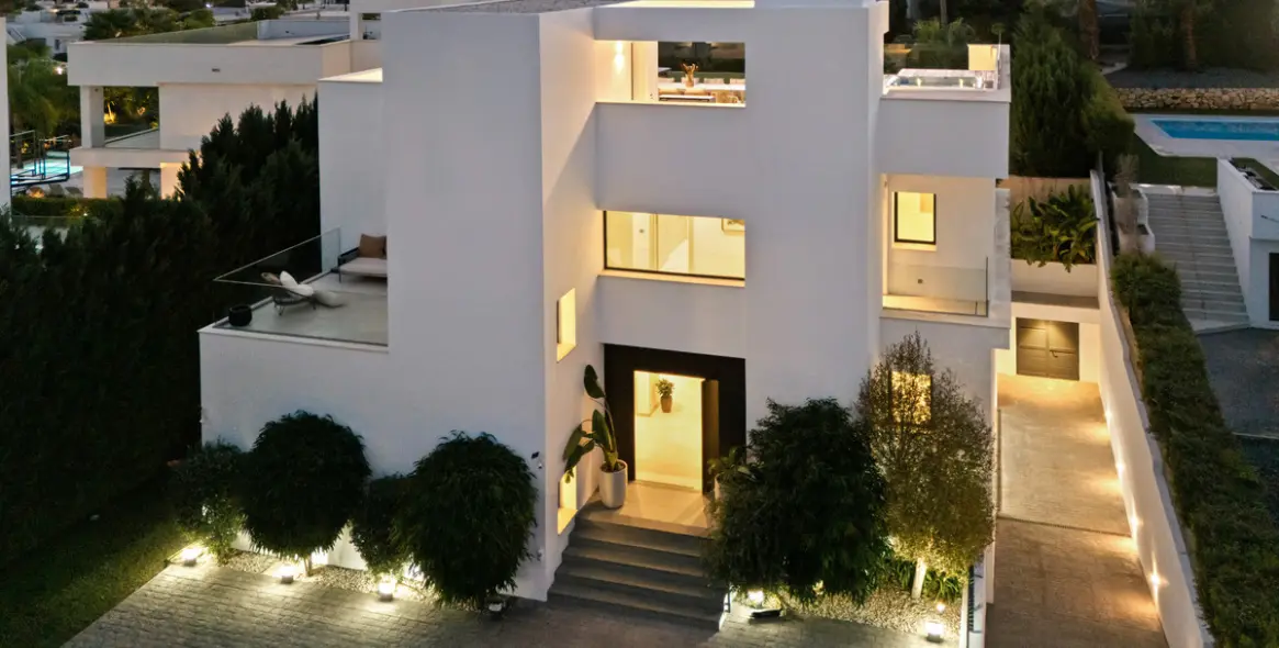 Продажа  отдельно стоящей виллы в Nueva Andalucía 48