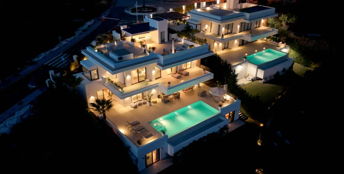 Продажа  отдельно стоящей виллы в Estepona 1