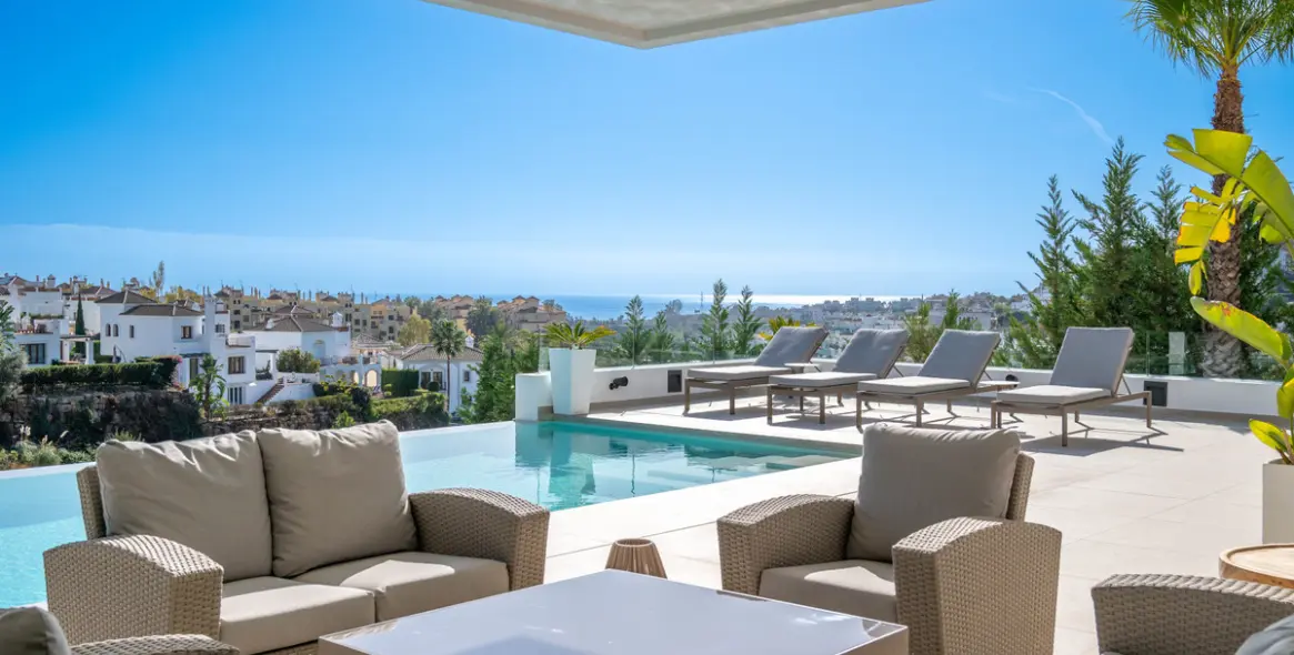 Продажа  отдельно стоящей виллы в Estepona 2