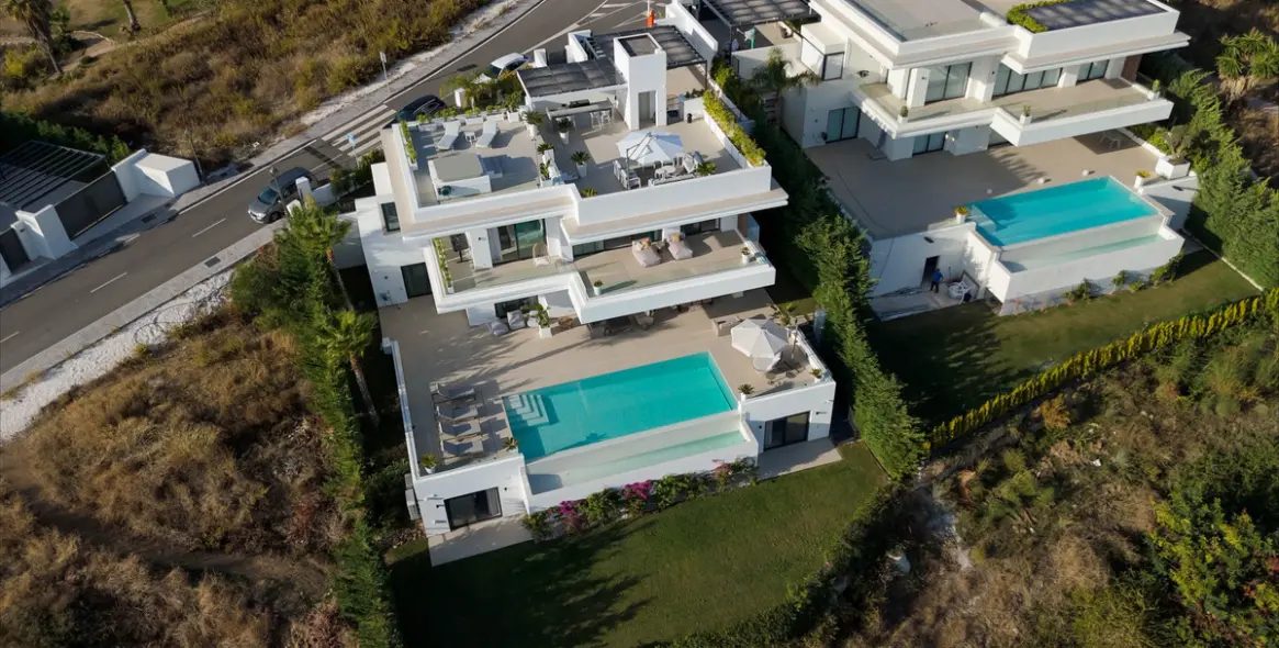 Продажа  отдельно стоящей виллы в Estepona 5