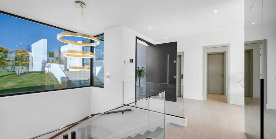 Продажа  отдельно стоящей виллы в Estepona 7