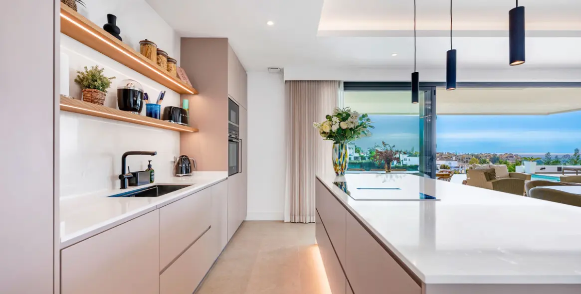 Продажа  отдельно стоящей виллы в Estepona 11